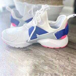 Womens Nike Air Huarache City Low 'White Hot Punch Blue' Sz 8.5